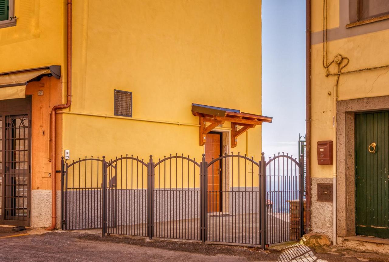 Casa Checca Appartamenti Per Vacanze Caprarola Luaran gambar