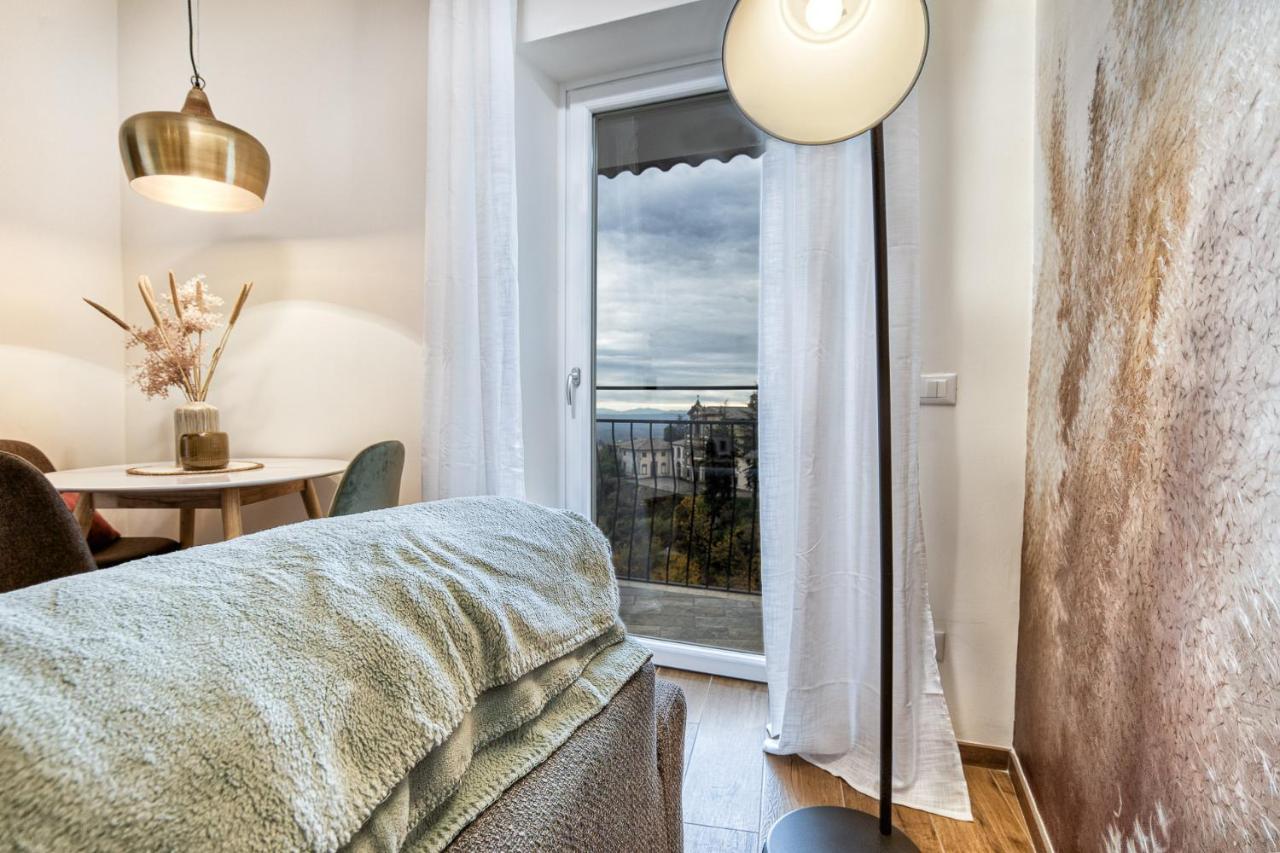 Casa Checca Appartamenti Per Vacanze Caprarola Luaran gambar