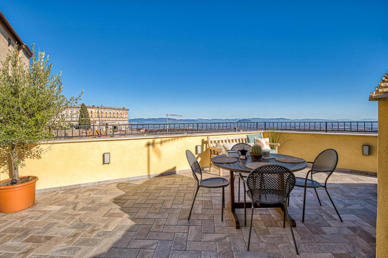Casa Checca Appartamenti Per Vacanze Caprarola Luaran gambar