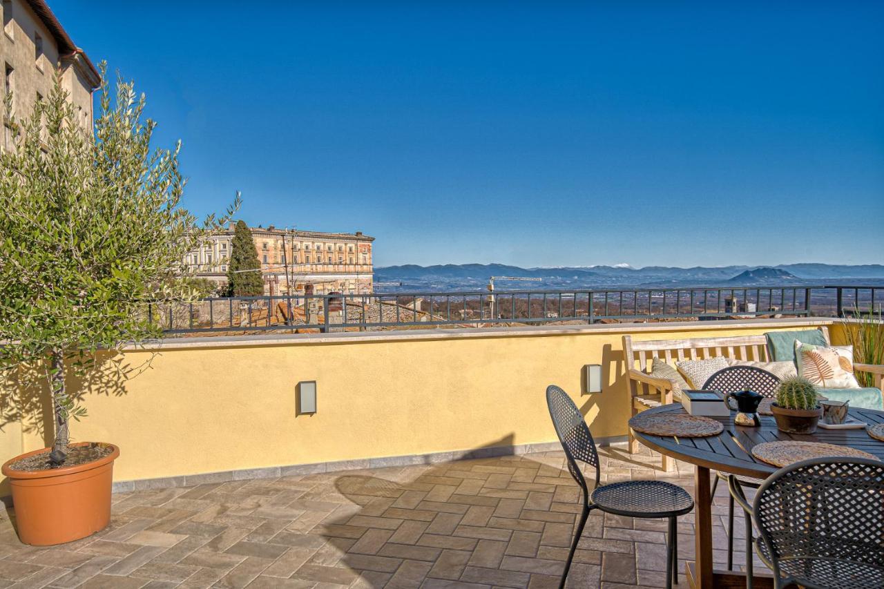 Casa Checca Appartamenti Per Vacanze Caprarola Luaran gambar