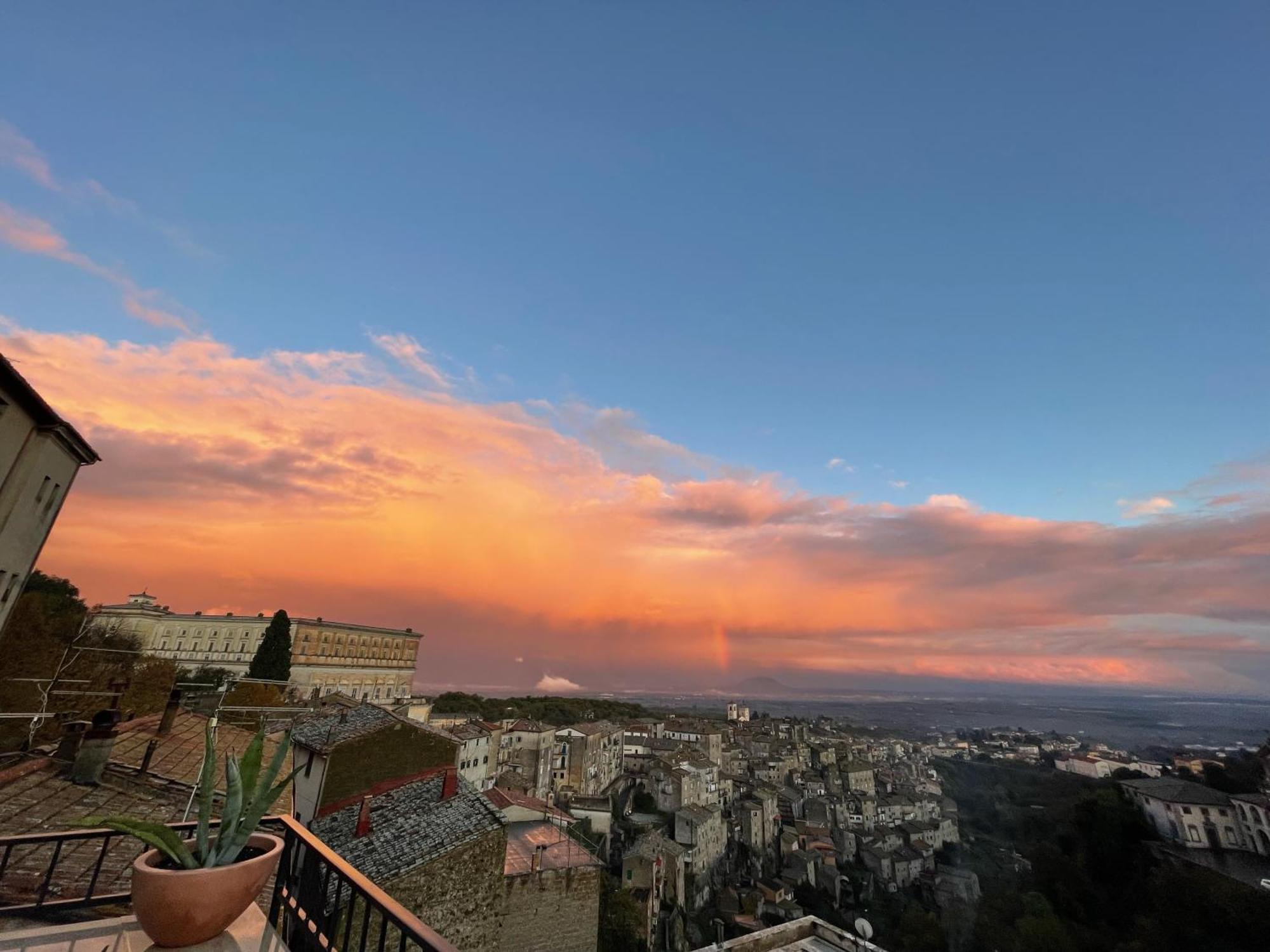 Casa Checca Appartamenti Per Vacanze Caprarola Luaran gambar