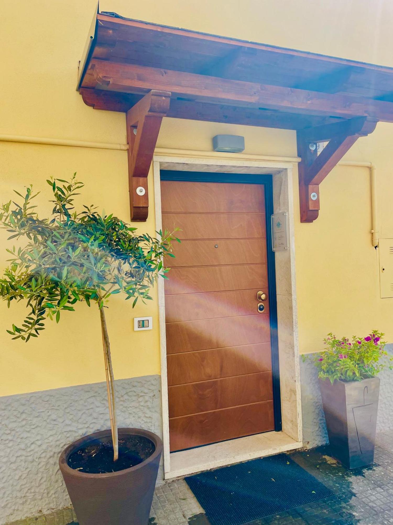 Casa Checca Appartamenti Per Vacanze Caprarola Luaran gambar