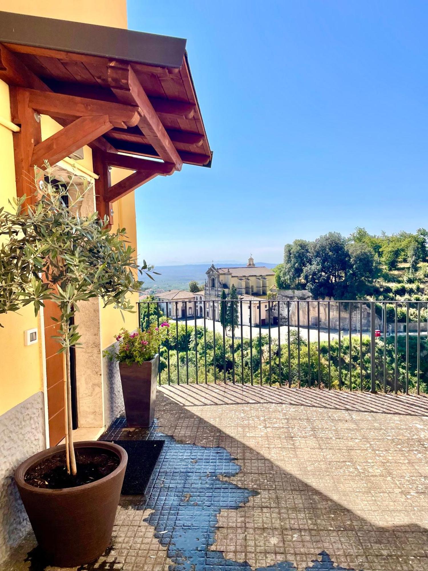Casa Checca Appartamenti Per Vacanze Caprarola Luaran gambar