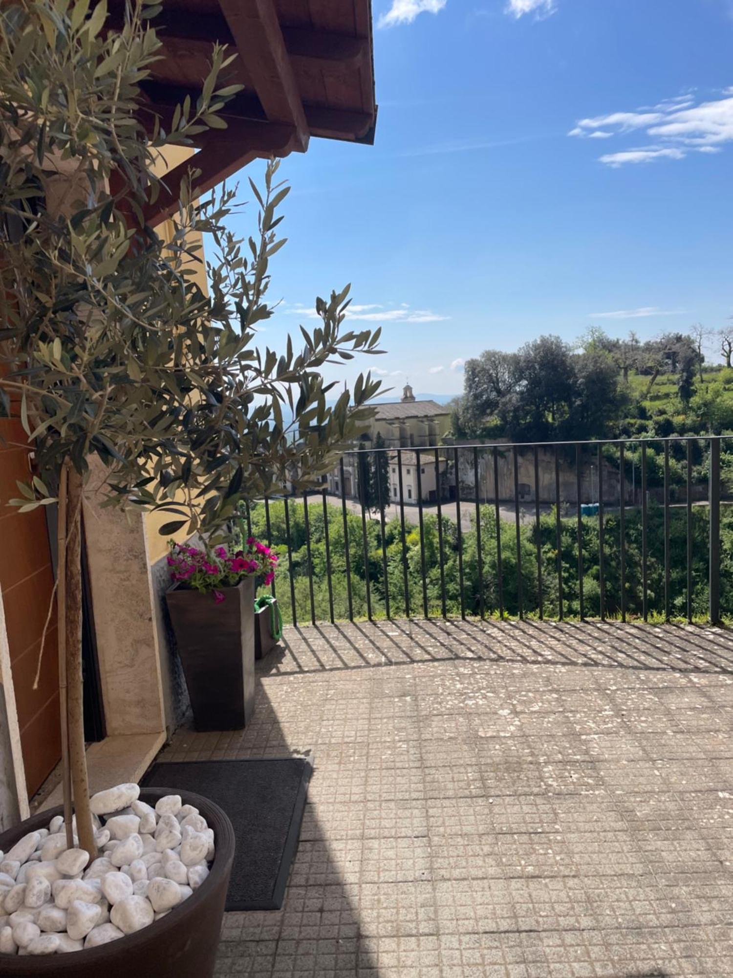 Casa Checca Appartamenti Per Vacanze Caprarola Luaran gambar